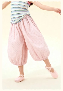 Détail du pantalon bouffant rose à pois pour enfant avec taille élastique et coton doux