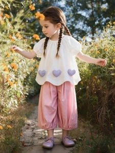 Girls summer two-piece outfit with heart pattern puff sleeve top and pink wide-leg pants