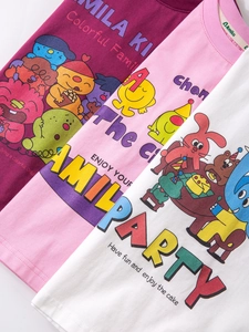 Tres camisetas vibrantes de algodón para niña en blanco, rosa y granate con estampados animados