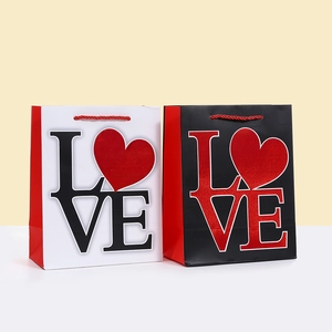 Valentine's Day Heart Print Kraft Paper Gift Bags LOVE Letter Red Heart Pattern Tote Bags With Rope Handles For Party Favor Wrapping