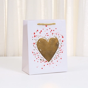Weiße Geschenktüte mit goldenem Glitzerherz für Valentinstag oder Hochzeiten