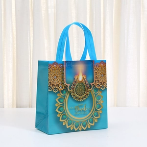 Sac cadeau Diwali bleu en non-tissé avec mandala doré et motif de lampe Diya