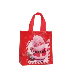 Rode kerstcadeautas van vliesstof met schattige kerstmanprint en sneeuwvlokdetails