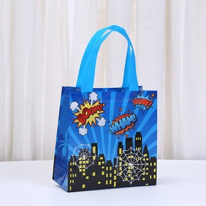 Sac cadeau bleu en non-tissé avec imprimé BD de super-héros et poignées