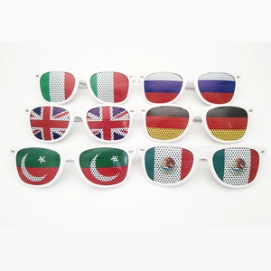 Lunettes de fête blanches avec verres en maille aux couleurs des drapeaux