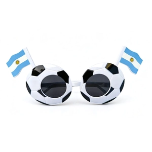 Détail de lunettes de soleil de football avec drapeaux de l'Argentine pour la Coupe du monde