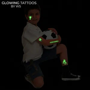 Leuchtende Fußball Tattoo Aufkleber für die WM 2026 mit glühenden Trophäen und Ballmustern