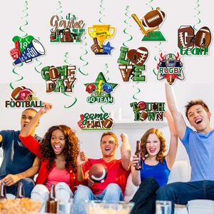 Détail de spirales de fête de football avec trophées Game Day et cintres en carton
