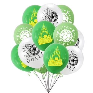 Décoration de fête de football avec ballons verts et blancs et imprimés sportifs goal