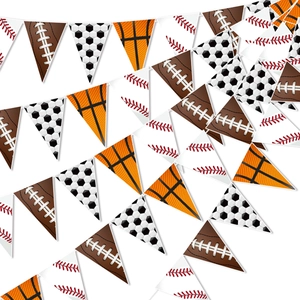 Dettaglio bandierine per festa sportiva con calcio, basket, football americano e baseball