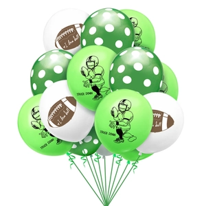 Set di palloncini per festa di football americano con palloncini in lattice verdi e bianchi