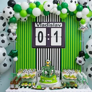 Détail de décoration de fête thème football avec toile de fond et ballons de baudruche