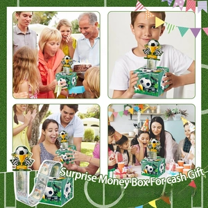 Détail du coffret cadeau thème football avec languette trophée et étuis à billets