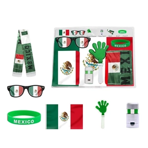 Vue détaillée du kit de supporter mexicain avec écharpe, lunettes et maquillage de fête