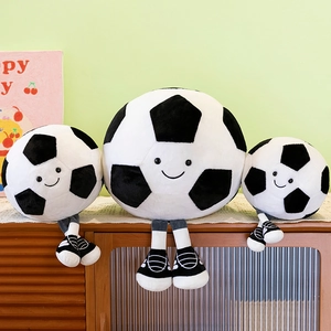 Set di peluche da calcio carini con faccine sorridenti e scarpe da calcio in tre misure