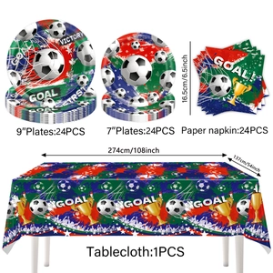 Set tavola calcio con piatti, tovaglioli e tovaglia per feste a tema Mondiali di calcio
