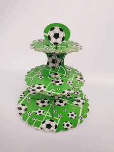 Dreistufiger grüner Fußball-Stadion Cupcake-Ständer aus Karton mit Fußball-Motiven