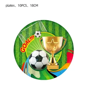Detail von 18cm grünen Fußball-Partytellern mit Tordekoration und Pokalmotiv für Feste