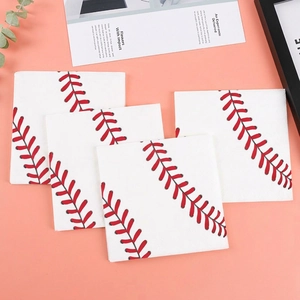 Nahaufnahme von Servietten mit rotem Baseball-Nahtmuster für Sport-Themenpartys