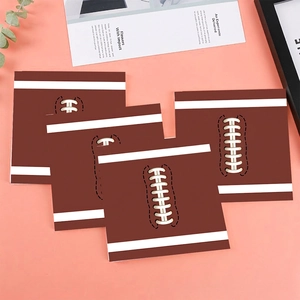 Detail von American Football Themenkarten mit klassischer brauner Textur und weißer Naht