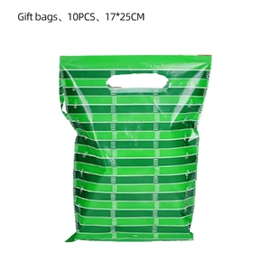 Set of 10 green striped football party gift bags with handles in 17x25cm size