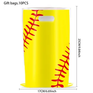 Détail du sac cadeau baseball jaune avec coutures rouges et poignée découpée