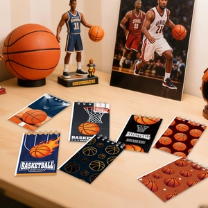 Détails macro de carnets à spirales de basket-ball avec reliure métallique à double fil