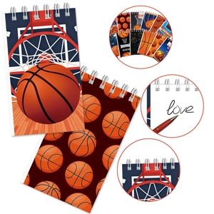 Détail d'un cahier à spirale sur le basket avec reliure métallique et papier blanc ligné