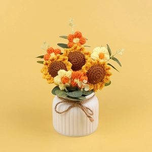 Tournesol au crochet fait main dans un pot en céramique blanc avec un petit noeud