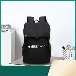 Minimalistischer schwarzer Schulrucksack mit großem Fassungsvermögen und Schnallen