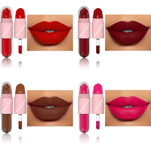 Detail van 2-in-1 matte vloeibare lippenstift met vier kleuren en lipswatch-effecten