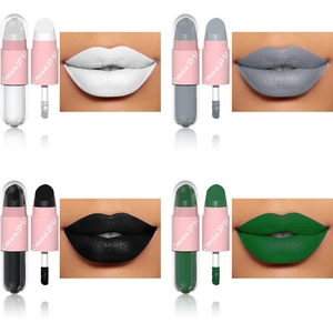 Detailopnames van matte capsule lipgloss in wit, grijs, zwart en donkergroene tinten