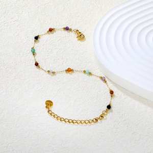 Magnifique collier plaqué or 18 carats orné de perles de pierres fines colorées