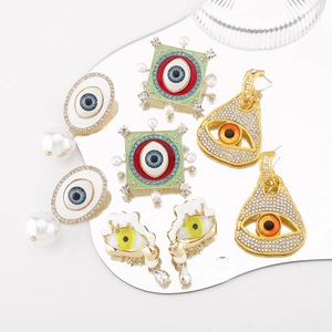 Détails de boucles d'oreilles vintage Evil Eye avec perles et émail coloré sur miroir