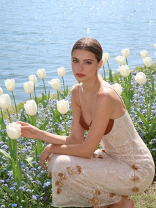 Robe de soirée française élégante avec paillettes et fleurs 3D sur robe longue champagne
