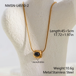 Détails du collier maille serpent en acier inoxydable avec pendentif pierre noire