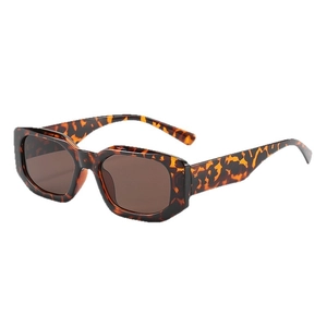 Retro tortoise shell rectangle sunglasses with dark brown lenses for a stylish look