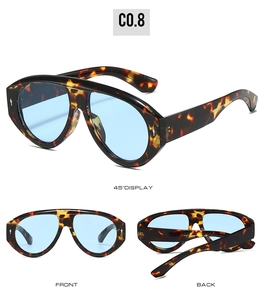 Vue détaillée de lunettes de soleil oversize écaillées avec verres bleu clair