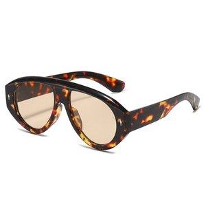 Lunettes de soleil aviateur oversize écaille de tortue avec verres bruns et clous