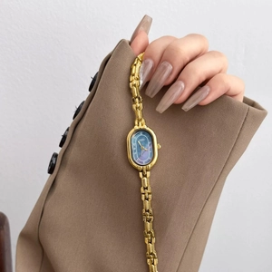 Women Quartz Watch Retro Oval Gold Alloy Luxury Link Bracelet Strap Elegant Fashion Dress Wristwatch For Ladies