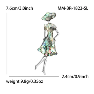 Brosche in Form eines Mädchens aus Perlmutt mit genauen Größen- und Gewichtsdaten