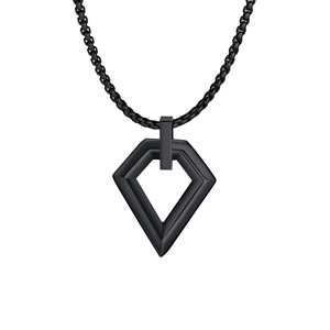 Collana da uomo in acciaio al titanio con ciondolo geometrico nero opaco e design a rombi
