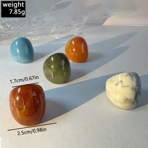 Detailed size chart showing resin ring dimensions and colorful minimalist styles