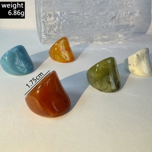 Detailed view of 6.86g resin rings in five colors with 1.75cm inner diameter