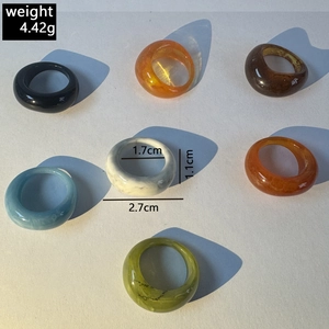 Detailed view showing multi-color acrylic rings with dimensions and 4.42g weight spec