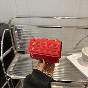 Chic red quilted mini crossbody bag with gold chain strap for women 2025 fashion