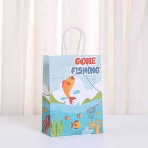 Sac cadeau en papier bleu thème Gone Fishing avec poignées en corde blanche