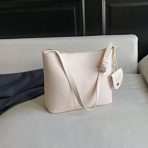 Elegant cream white bucket bag in lychee leather with a matching coin purse