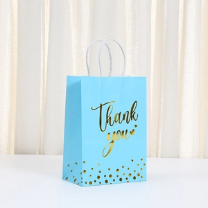 Bolsa de regalo de papel azul claro con texto Thank You dorado y asas trenzadas