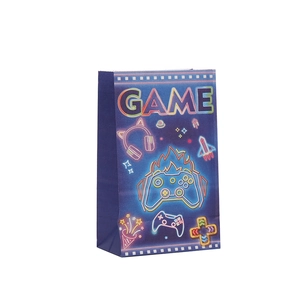 Sacchetto regalo in carta kraft blu con scritta GAME neon e icone da gioco per feste